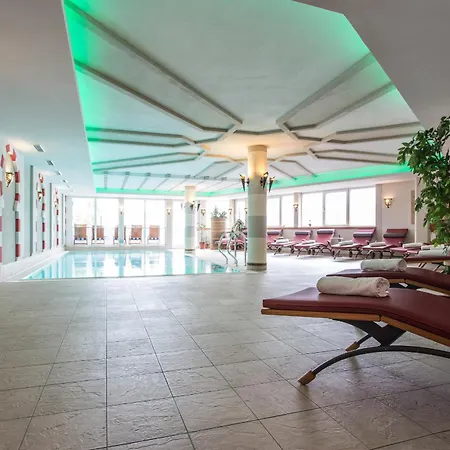 فندق ألت شميد هيلتبولت 4*